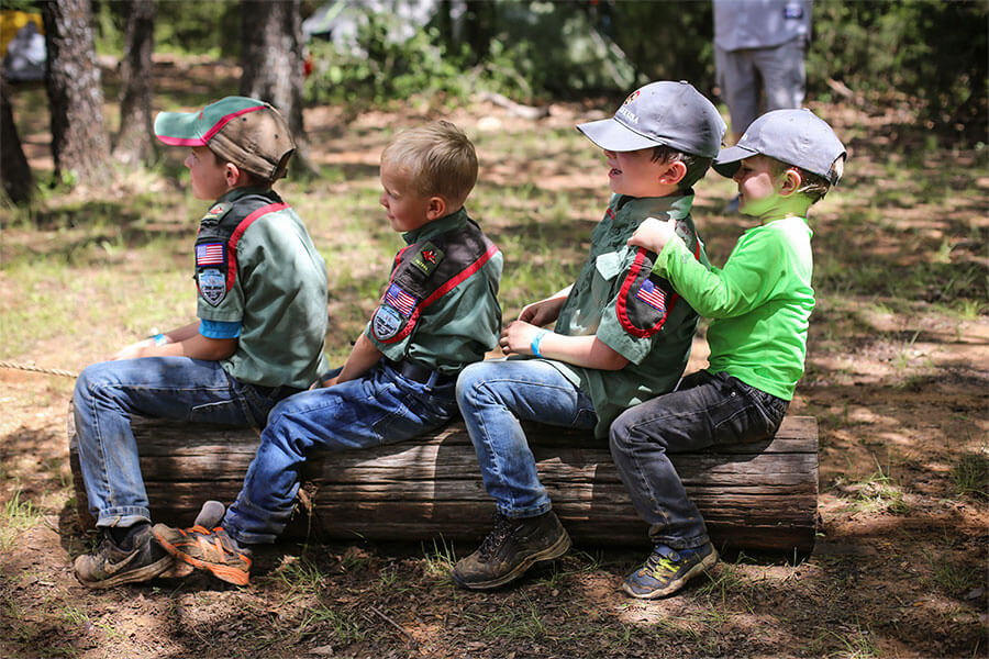 kids-on-log